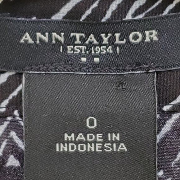 Ann Taylor Factory Black White Chevron Button Up Career Blouse Top Size 0 - Picture 10 of 11